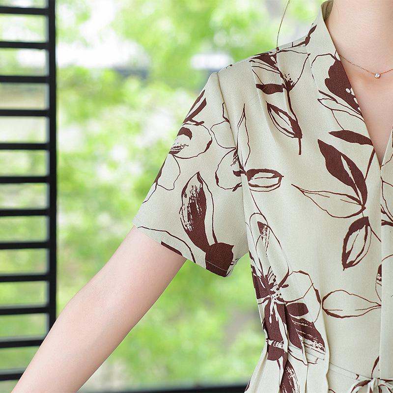Mom's 2026 Stylish V-Neck Chiffon Dress for Middle-Aged & Elderly Women - Short-Sleeve Summer Skirt with Pockets