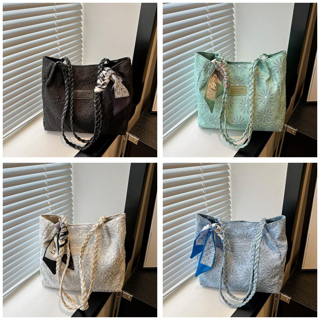 Street Style Large Capacity Tote Bag For Women With Zipper Closure For Casual Travel