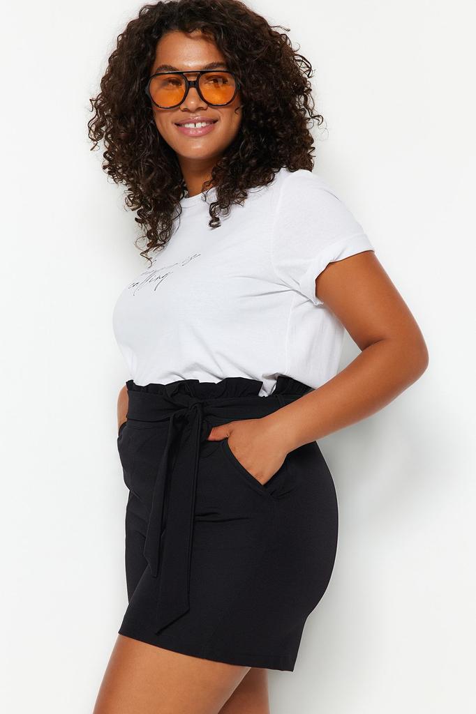 Women's Style Plus Size Black Finike Carrot Woven Shorts & Bermuda