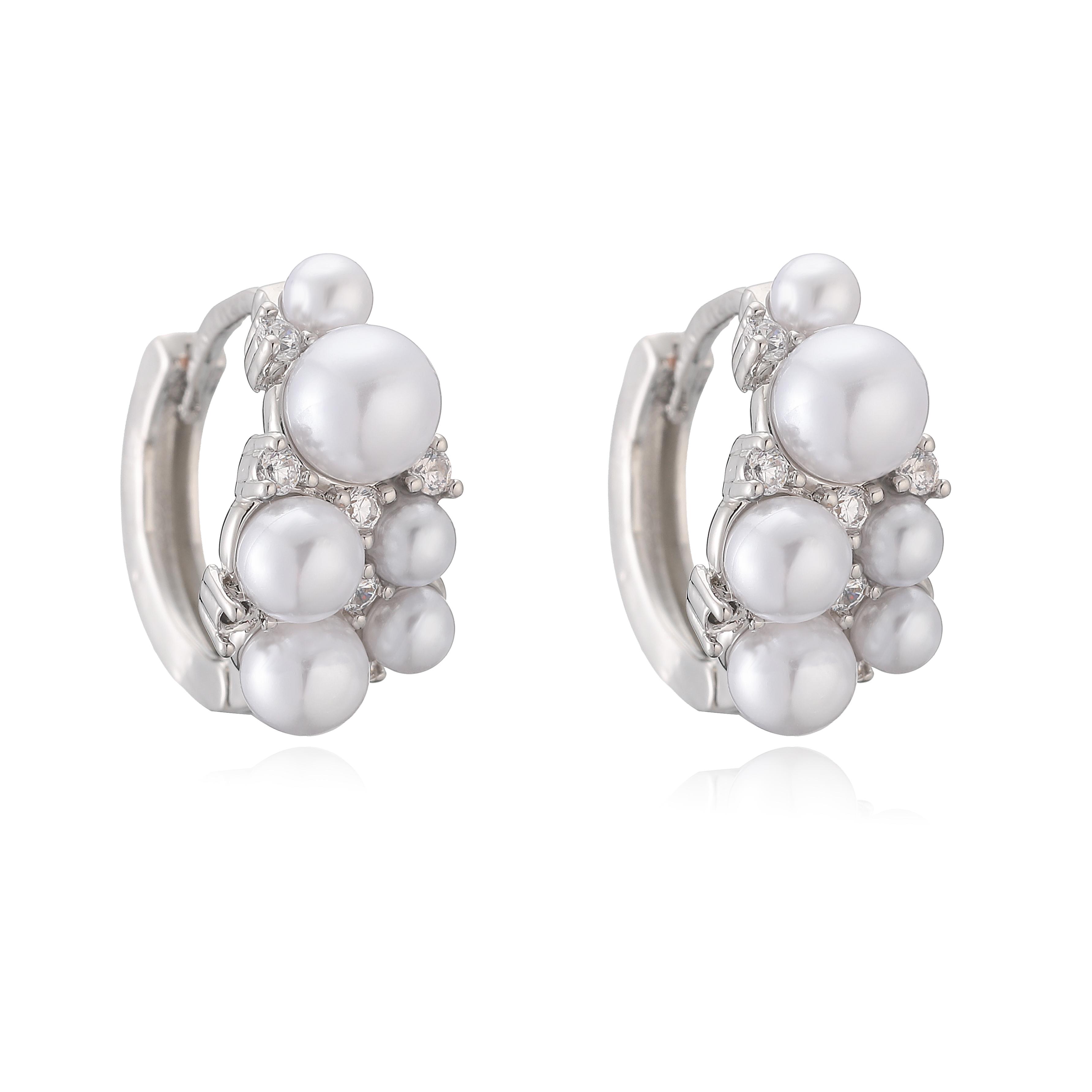 

HECHENG,Exquisite Vintage-Style Imitation Pearl Four-Leaf Clover Lightweight Hoop Earrings Women s Evening Zircon (1 Pair) Other