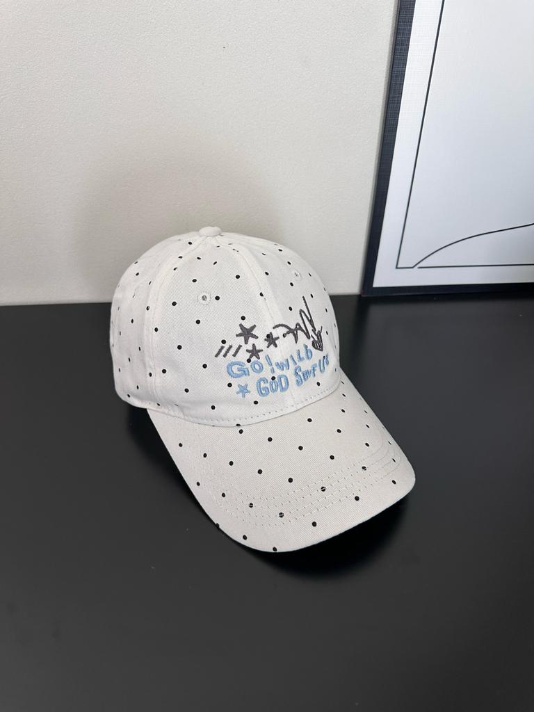 Fashion Korean version embroidery polka dot baseball cap women's versatile face small black and white peaked cap sunshade star peaked cap