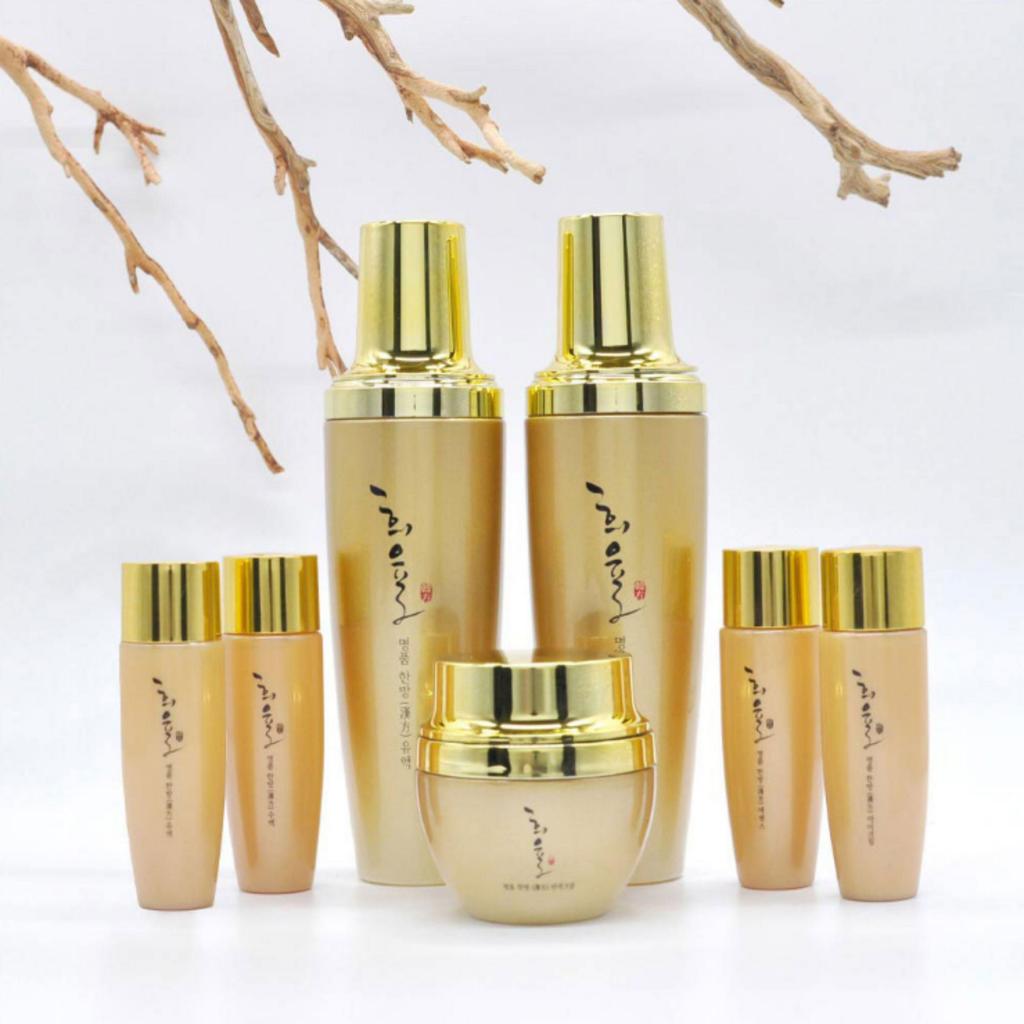 lebelage Heeyul Premium Hanbang Skincare Set of 3(TONER 130ml+30ml/EMULSION 130ml+30ml/CREAM 30ml/ESSENCE 30ml/EYECREAM 30ml)