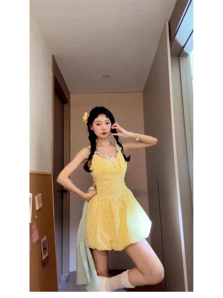 Süßes kleines gelbes Pünktchen-Tulpenkleid - Spaghettiträger, Taillenbetonend, Puffrock, Sommerstil