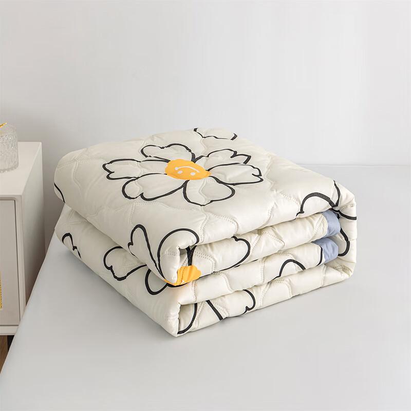 Breathable All-Season Lightweight Floral Quilt