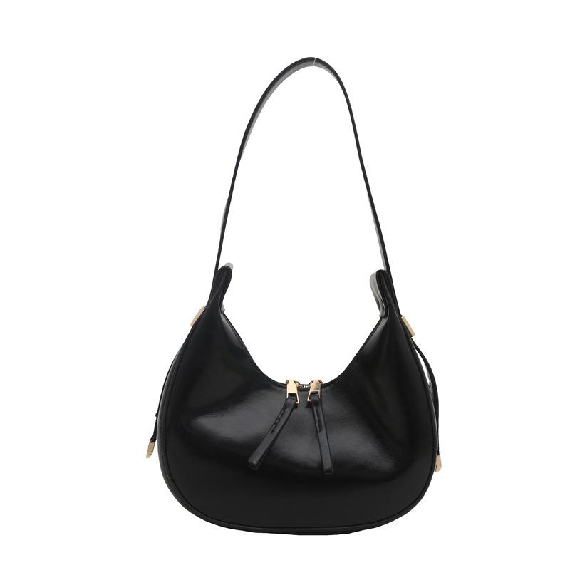 Niche red bag women s new fashion high-end shoulder bag popular popular foreign style patent leather armpit bag