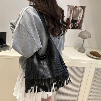 2025 Summer New Messenger Bag Women's High-end Sense Retro Fashion Fringed Shoulder Bag Trendy Niche Underarm Bag