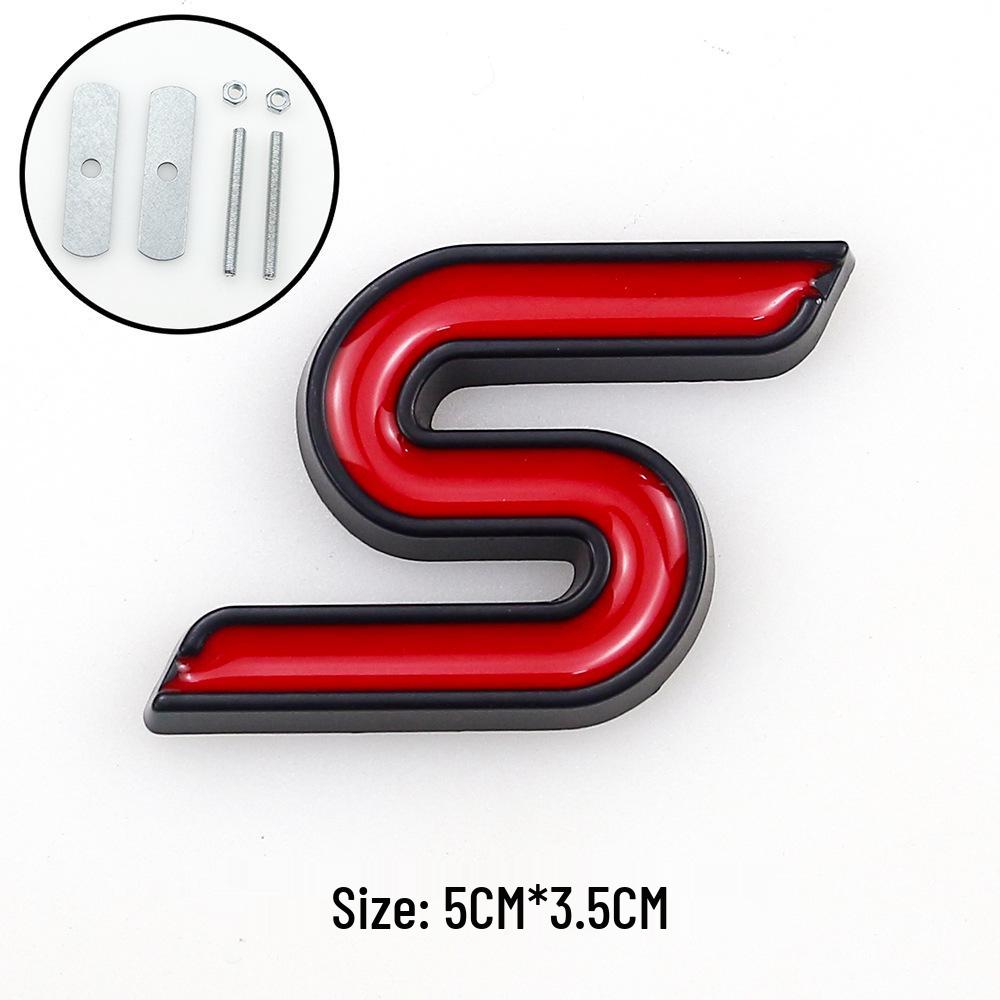 """S"" Logo""": Ideální pro upravené Fordy Mondeo, Focus, Fiesta a další sportovní modely. Obsahuje kovový znak vozu "S".