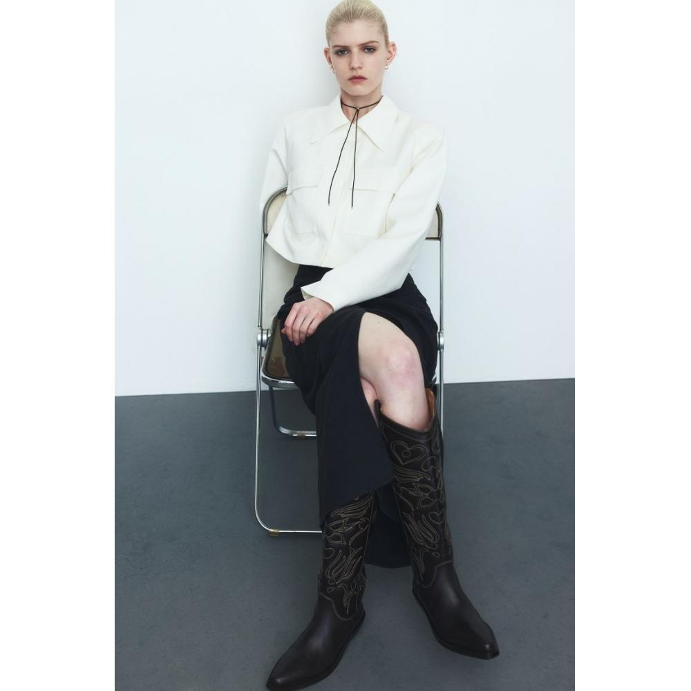 

Саржевая юбка HM с разрезом на подоле, черная