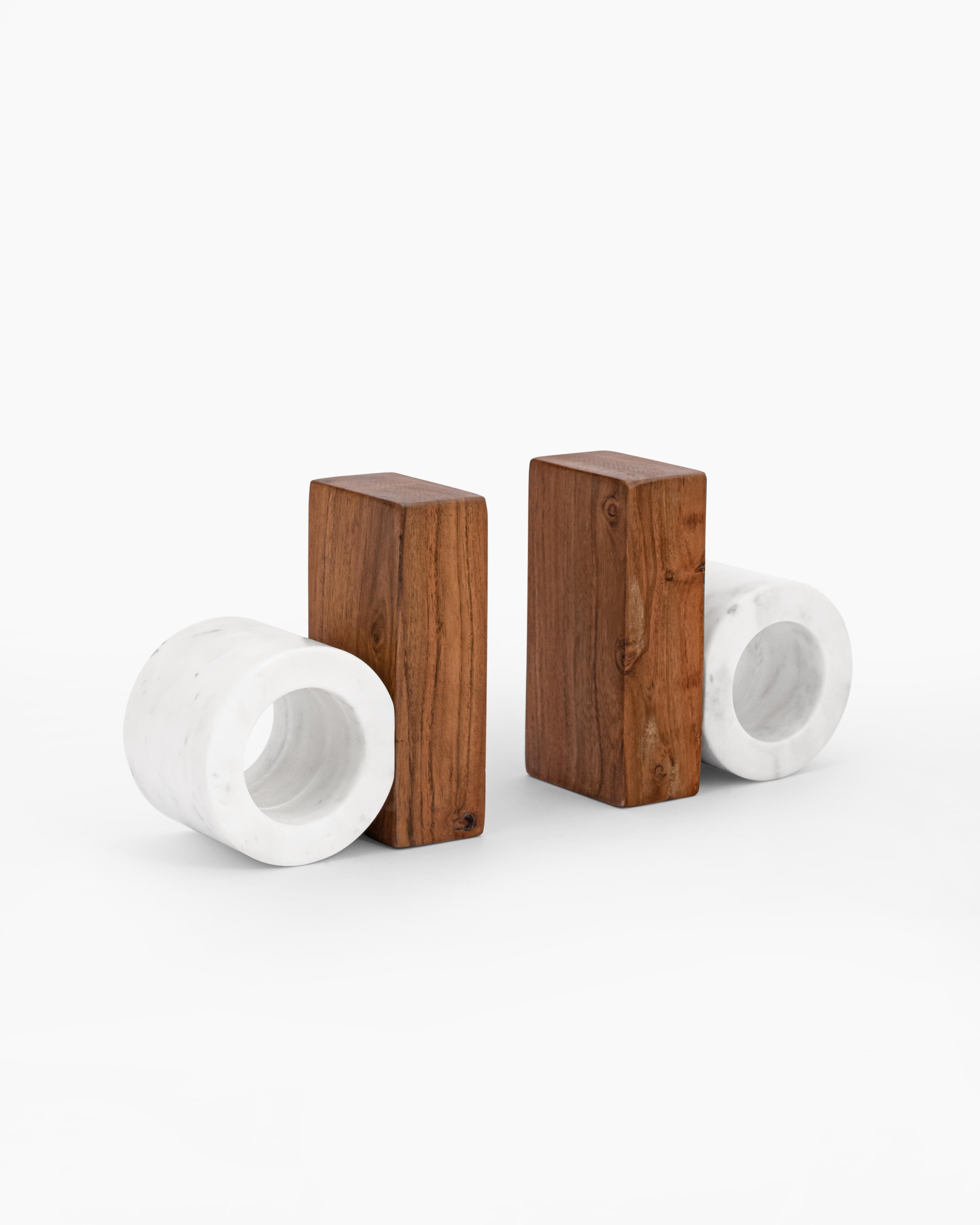 

Мраморные и манговые деревянные книжные упоры: Элегантный декор для полки белый