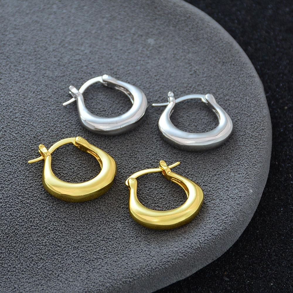 Autumn And Winter French Gold Plain Ring Earrings Women'S Cold Wind Oval Earrings Ear Buckles Earrings