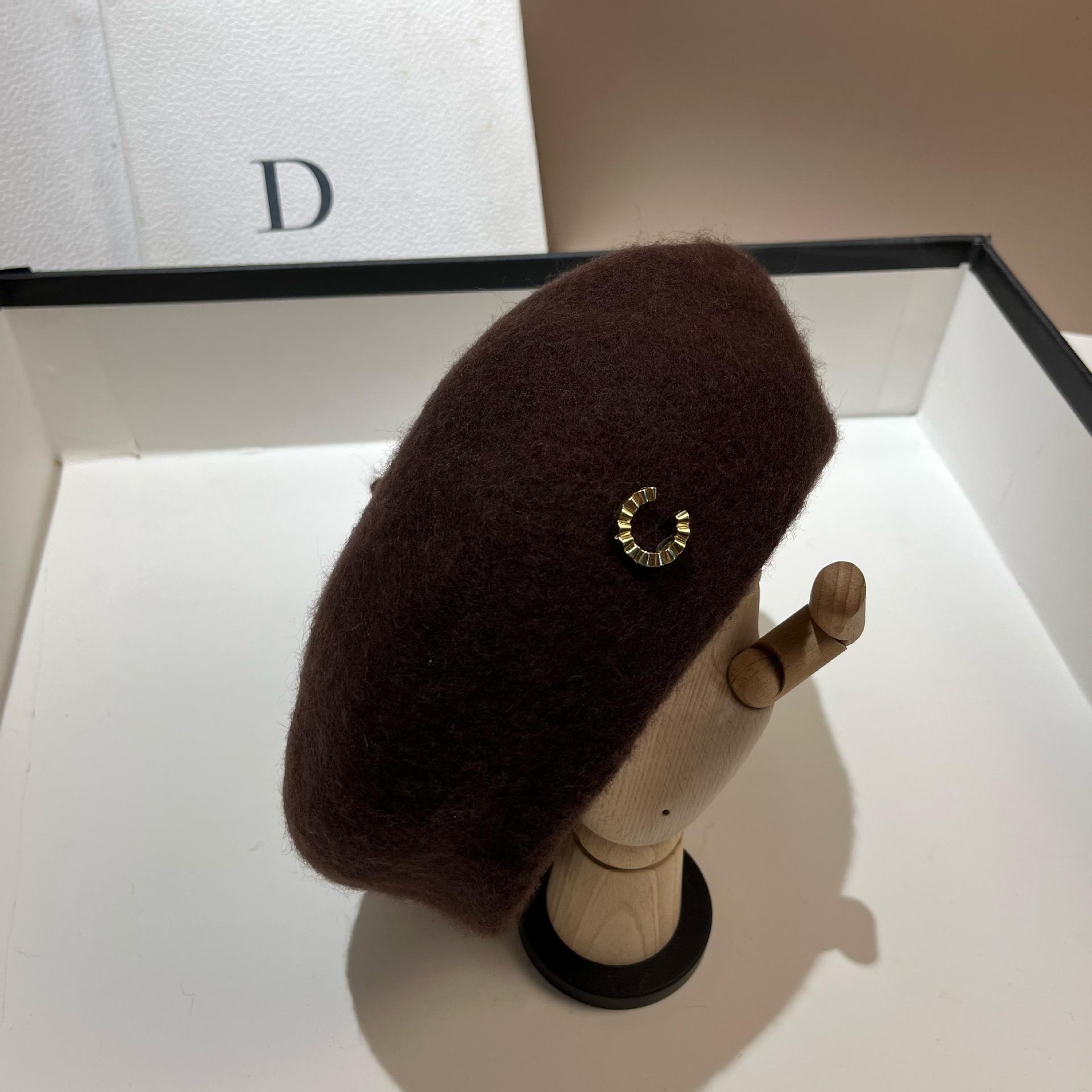 

C Xiaoxiangfeng Wool Beret Simple Versatile Sweet Octagonal Hat Celebrity Style Painter Hat Adjustable темно-коричневого кольору