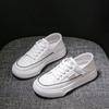 Two women wearing lazy little white shoes 2025 summer new versatile platform chic Korean board shoes Hong Kong style breathable casual shoes