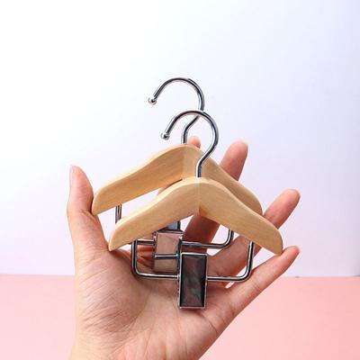 Mini-Kleiderbügel, hochwertiger Baby-Kleiderbügel aus Holz mit rutschfesten Clips, praktischer Haustier-Kleiderhaken für Zuhause