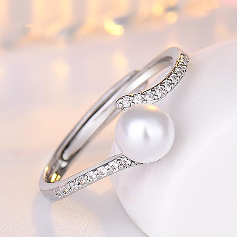 Anello Estivo di Perle d'Acqua Dolce: Design alla moda giapponese di lusso leggero per donne, perfetto per essere indossato sull'indice o sul mignolo.
