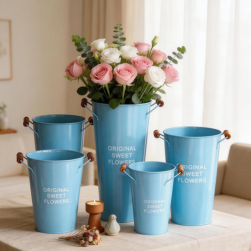 Blue Wooden Handle Decorative Tin Flower Bucket for Fresh Arranging - High Capacity Watering & Displaying Iron Bucket
