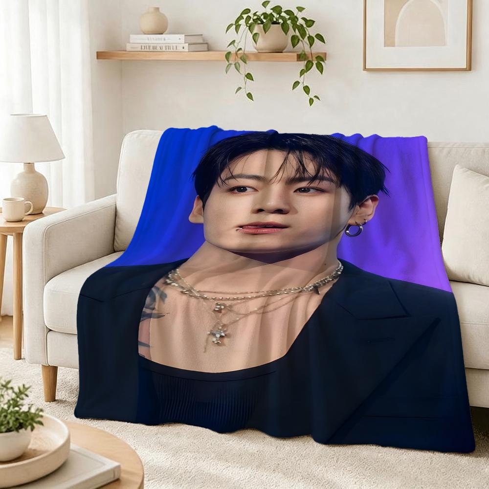 Moody Portrait Idol Pattern Blanket Machine Washable Fleece Blanket For Living Room Sofa Bedroom Bed Lightweight Home Decor Great Holiday Gift