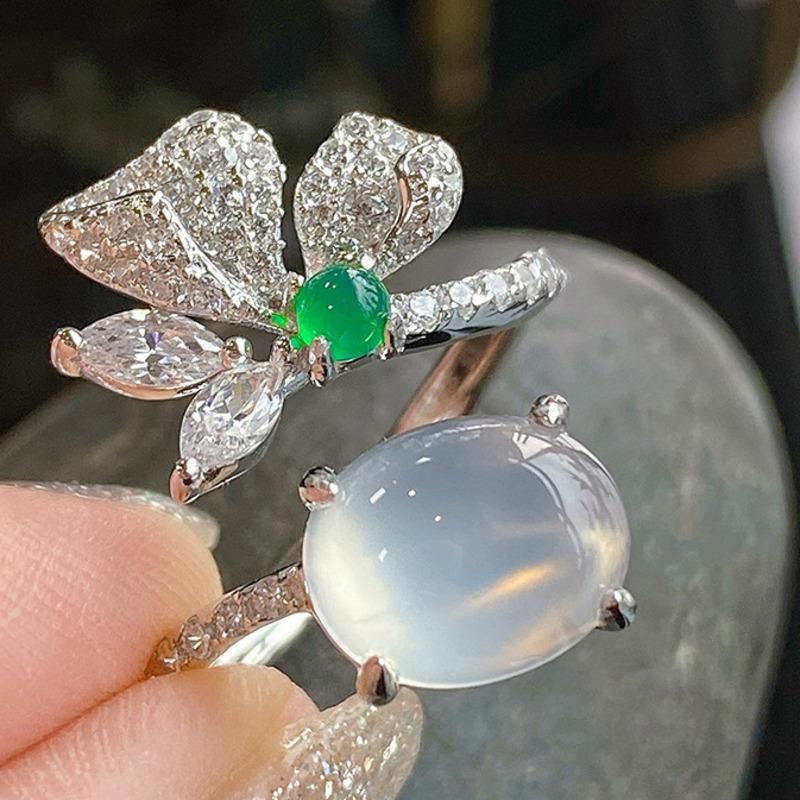 BELLA BOX High End internetes hírességek élő közvetítése Új termék szimuláció Természetes jégfehér jáde velő agát teljes gyémánt nyitott gyűrű női gyűrű