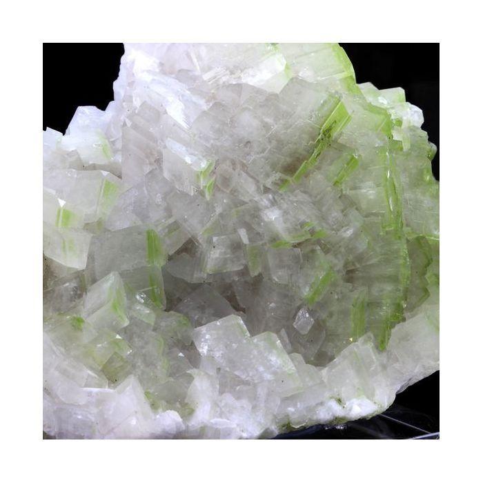 Pierres et Minéraux. Duftite sur Calcite. 2081.0 ct. Tsumeb, Oshikoto Region, Namibie.