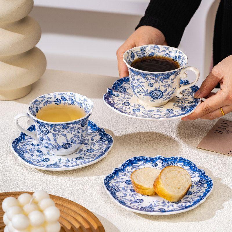 Creative Blue and White Porcelain Coffee Cup Saucer Modern Blue Floral Ceramic Tea Cup Exquisite Dessert Coffee Cup Couples' Mug