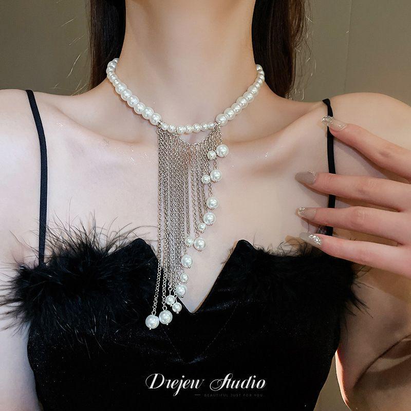 Collana a Clavicola con Nappa di Perle e Farfalla in Stile Coreano