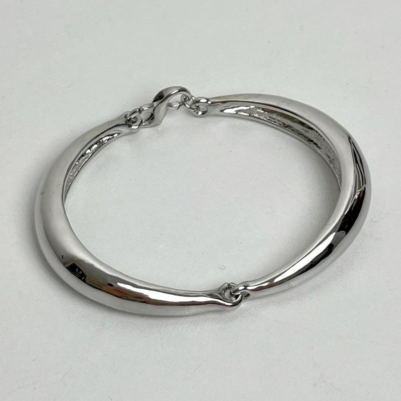 Punk Metal Smooth Arc Shaped Bracelet for Women European And American Personality Vintage Jewelry Daily Accessories