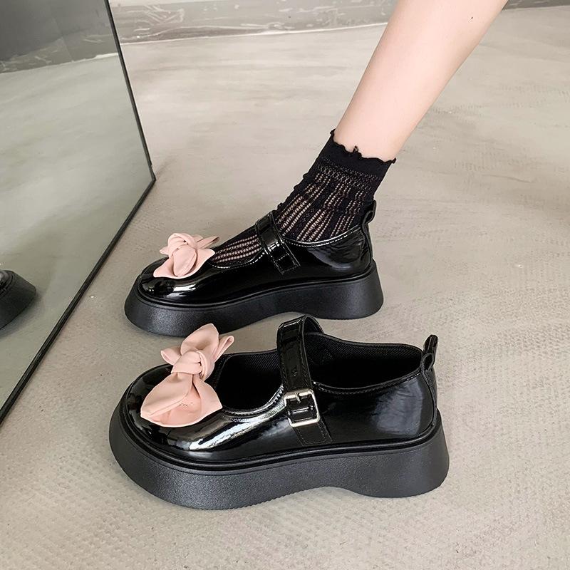 

Black small leather shoes women s 2024 new platform bow one-word buckle with light mouth British fashion single shoes 40 чорний