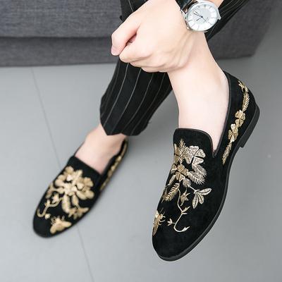Neue 2025 Stickerei Wildleder Slipper Herren Luxus Designer Schwarz Spitz Slipper Schuhe Lässig Hochzeit Schuhe Zapatos Hombre