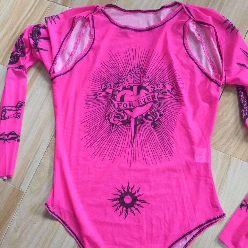 Tuta da donna a maniche lunghe con stampa hip-hop europea e americana, sexy da ragazza piccante, base, prospettiva irregolare, senso del design hollow-out