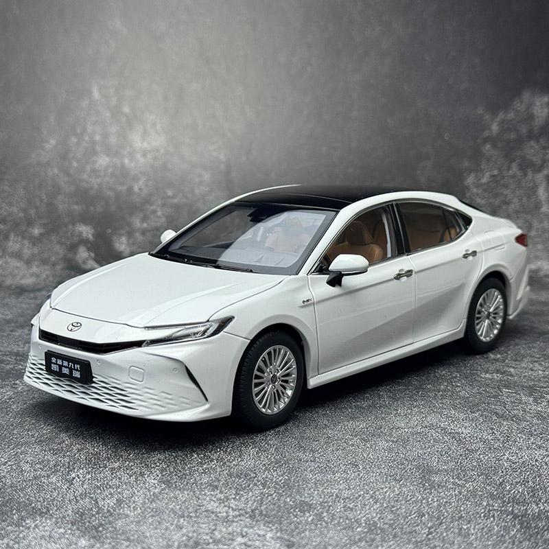 YVAZ6 1/18 TOYOTA Camry Alloy Car Model Diecast Metal Vehicles Car Model Miniature Scale High Simulation Collection Childrens Toy Gift