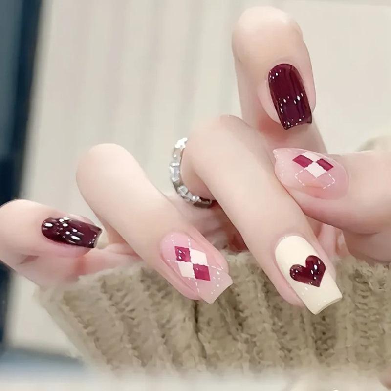 

Red Argyle Love Heart Medium-Long Ballerina False Nails