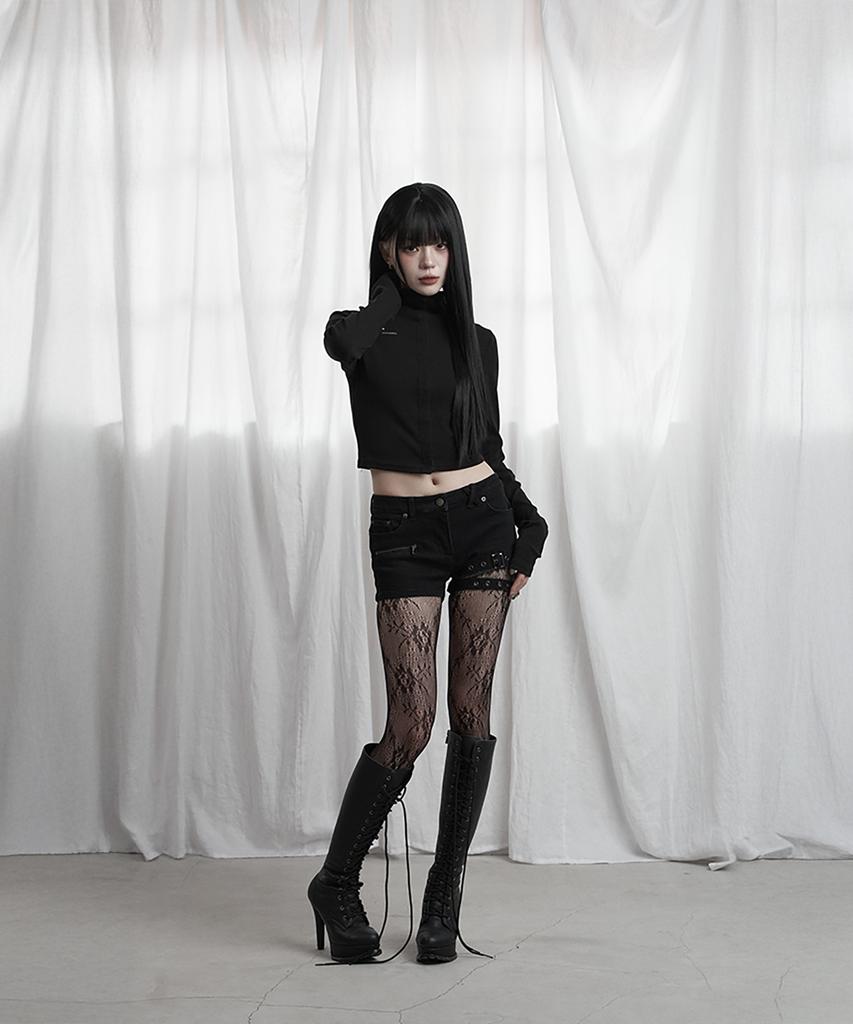 ETRE AU SOMMET Snap Front Crop Top (Black)