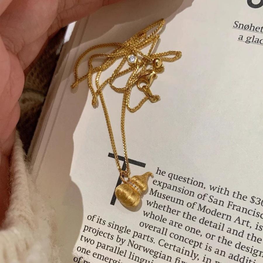 Neues chinesisches gebürstetes diamantbesetztes Kürbis-Kürbis-Kettenhalsband leichter Luxus exquisites vielseitiges Schlüsselbein-Kette
