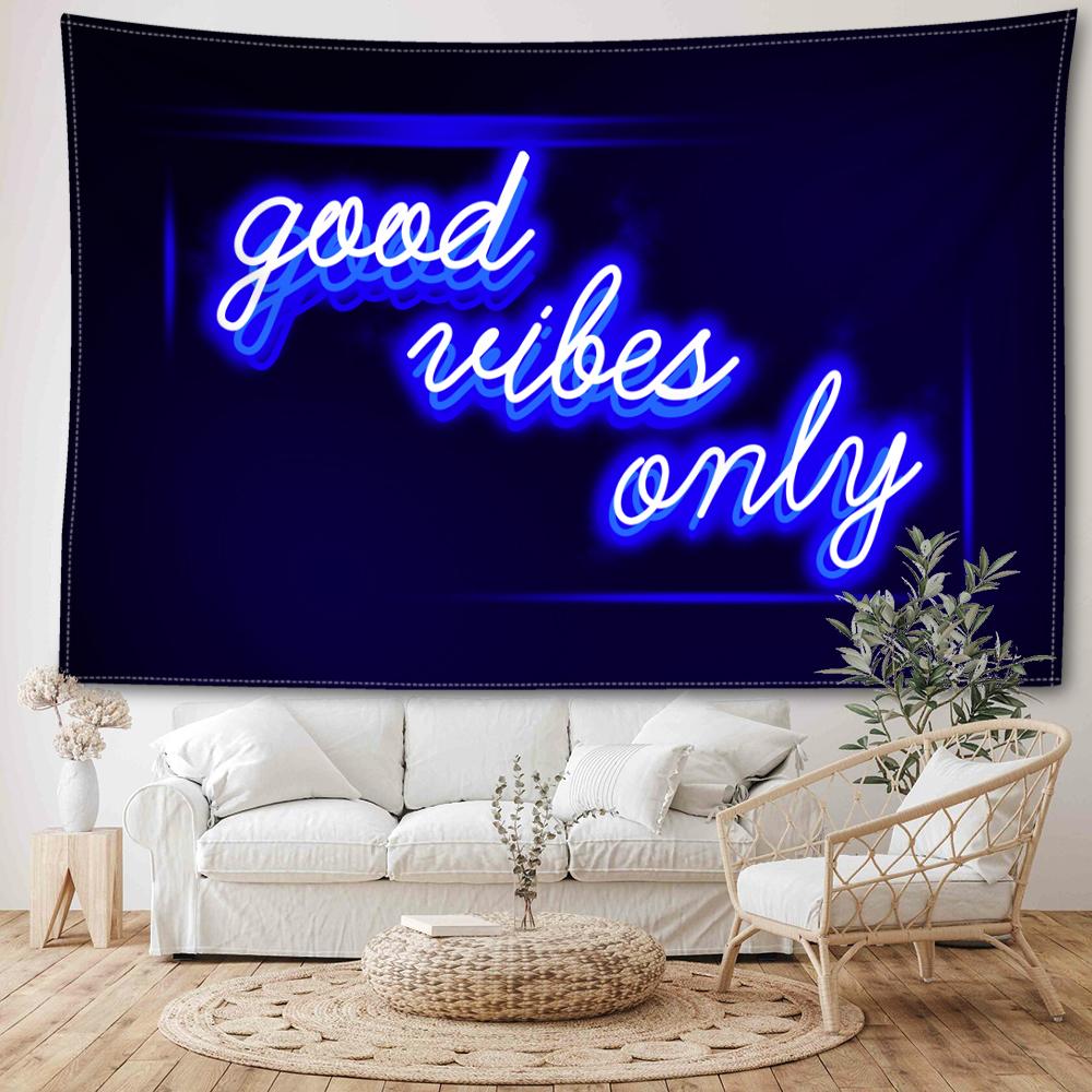 Синий и белый гобелен с буквами — фото 3