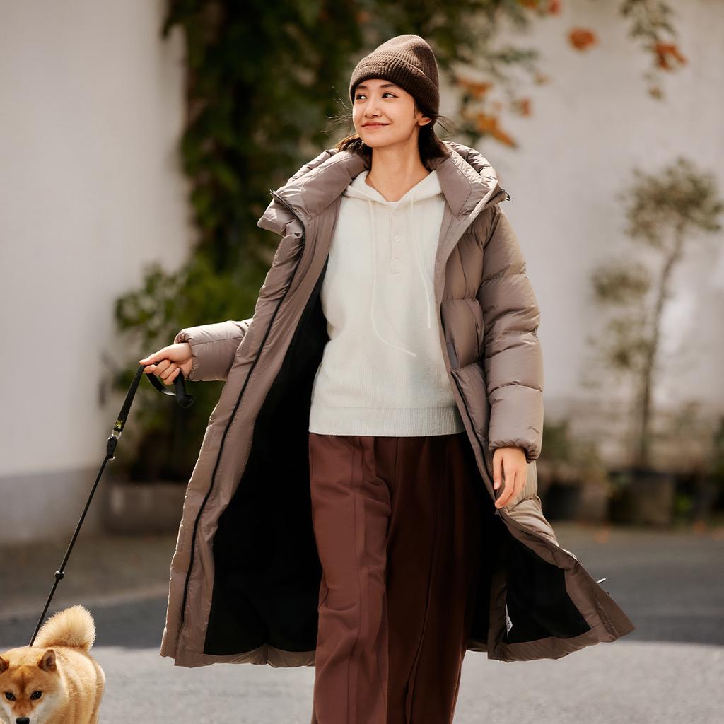 Li Ning Hot Pot Down Series Suelta con Capucha Color Sólido Exterior Resistente al Frío Casual Cálida Chaqueta Larga de Plumón para Mujer Ropa Exterior Gris Árbol Marrón AYMU232-8