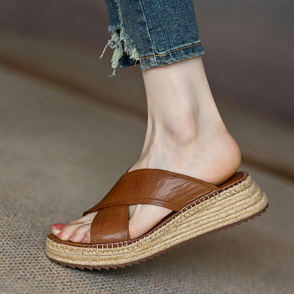 New Summer 2025 Outdoor Fashion Soft French Cross-belt Thick-soled Wedge Heel Straw-woven Cool Round Toe Soft Soles Slippers