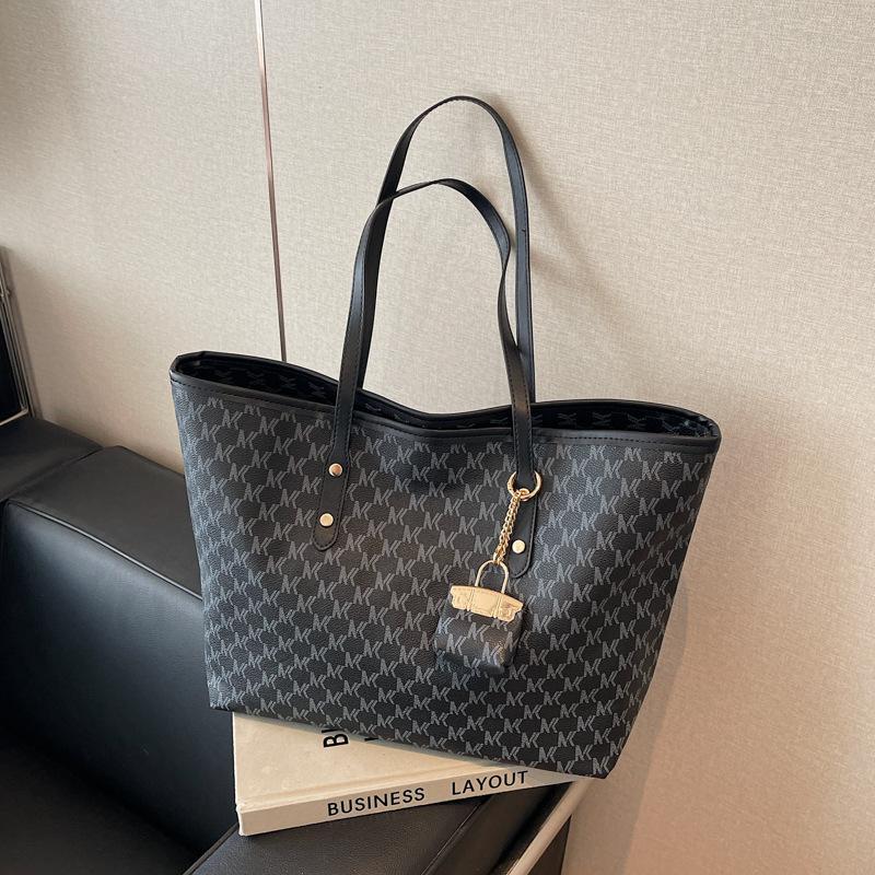Large-capacity Bag Women's New Versatile High-end Shoulder Handbag Class Commuter Tote Bag
