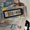 Guess Hyunjin Klíčenka Lookbook Mini plachtová taška SKZ stray kids