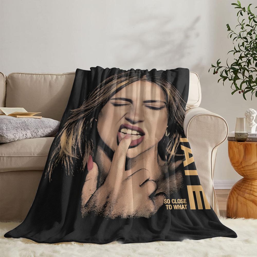 T-tate McRae Throw Soft Flannel Throw Summer Blanket Lightweight Cozy Nap Blanket for Sofa Bed Travel