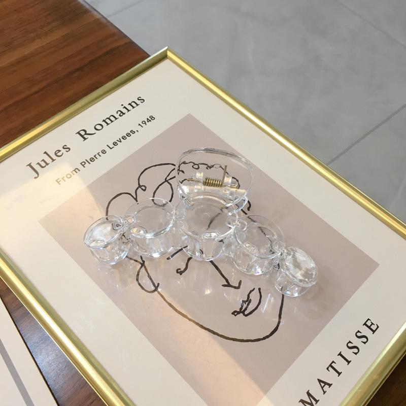 Beautifully Plastic Crafted Hair Claw Clips With Elegant Shapes And Vibrant Colors For Every Hairstyle Needs