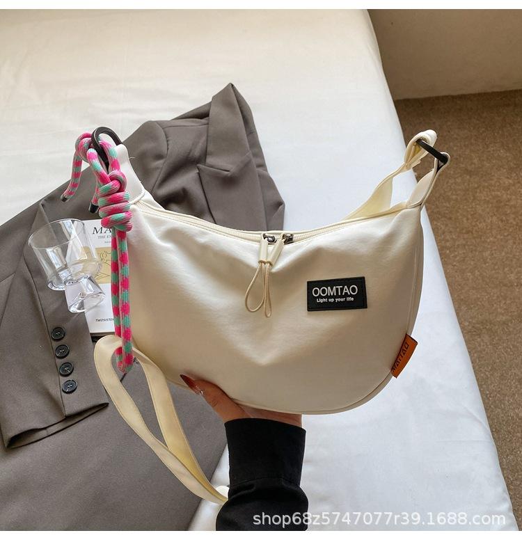 Casual and Versatile Nylon Cloth Bag 2025 New Women's Bag Popular Popular Crossbody Bag Fashionable Shoulder Dumpling Bag
