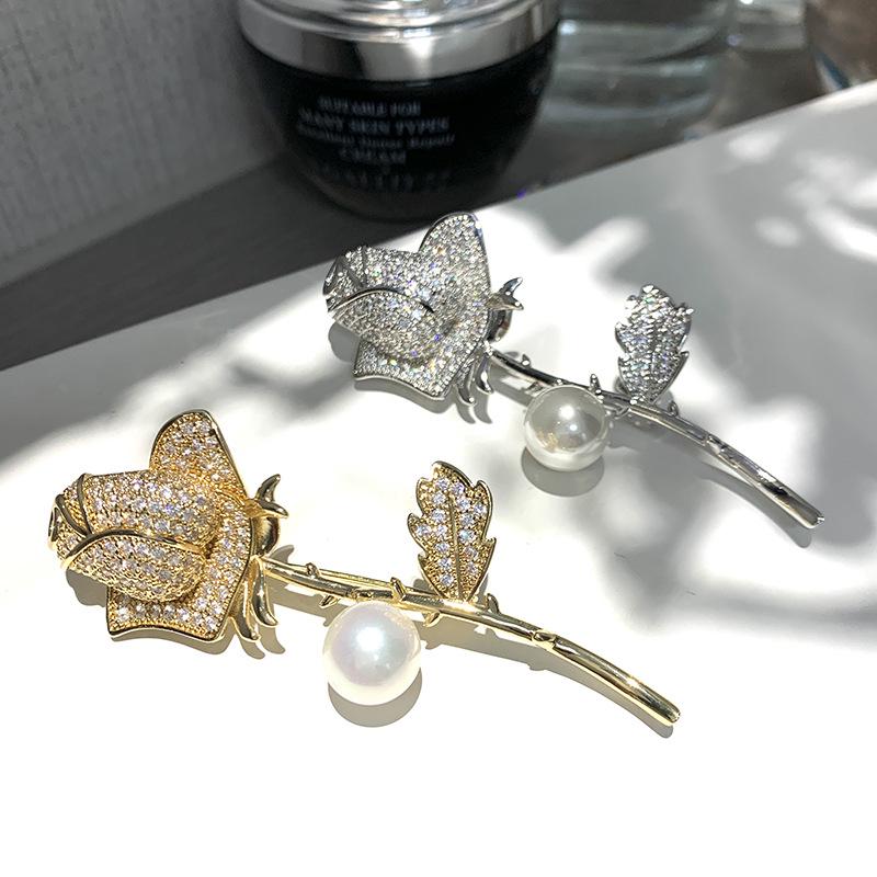 Dilly Snow 3D Rose & Pearl Brooch for Women – Elegant Clothing Accessory