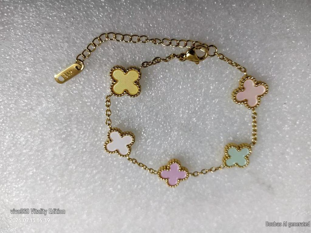 Korean Style Four-Leaf Clover Bracelet: Stainless Steel, Mother-of-Pearl, Solid Color, Five-Petal Design, Versatile Student Ins Style.