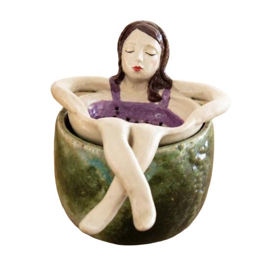 Artistic Tea Infuser for Home Bathing Girl Loose Leaf Tea, Fine Mesh Strainer, Creative Resin Residue Free Strainer Sitting Figure Filter Cups