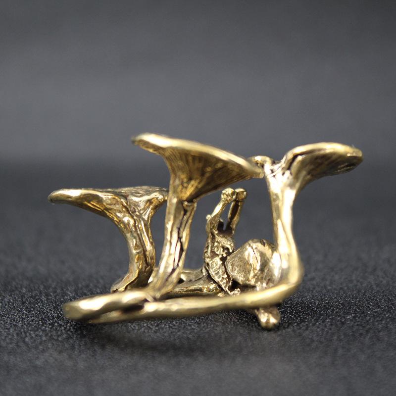 Retro Brass Snail Ganoderma Lucidum Creative Incense Insert Ornament Nafu Tea Pet Handicrafts Antiques Miscellaneous Small Copper Ware