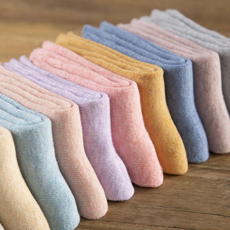 Women's Fleece-Lined Terry Socks, Mid-Calf, Thick, Warm, Sweat-Wicking, Odor-Resistant for Teens, Ideal for Autumn and Winter.