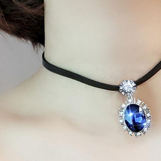 Women Oval Imitation Crystal Rhinestone Inlay Pendant Choker Necklace Adjustable Extension Chain Short Necklace Jewelry Accessories