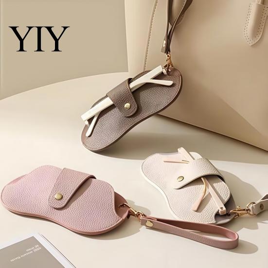 Compact Glasses Storage Bag Sunglasses Pouch, Imitation Leather Hanging Case Durable Eyeglass Holder with Carabiner, Portable Eyeglasses for