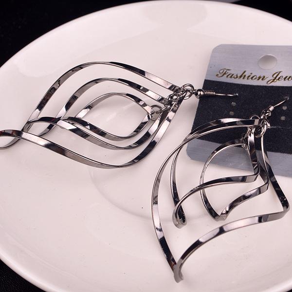 Women Earrings Retro Baroque Twisted Irregular Shaped Eardrop Jewelry Decoration