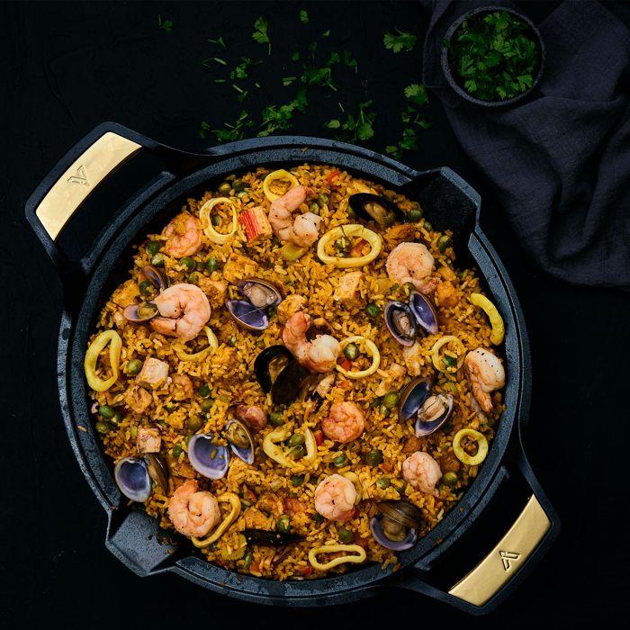 Poêle à Paella en Fonte Assaisonnée Induction 33cm, pour le Feu, Barbecue, Four Victoria 33521 Noir
