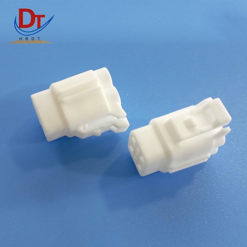 Automotive Wiring Harness with Sheath and Connector PP0427406 Plastic Housing